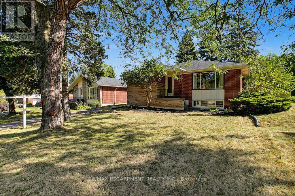 15 Carwyn Crescent, Hamilton, ON