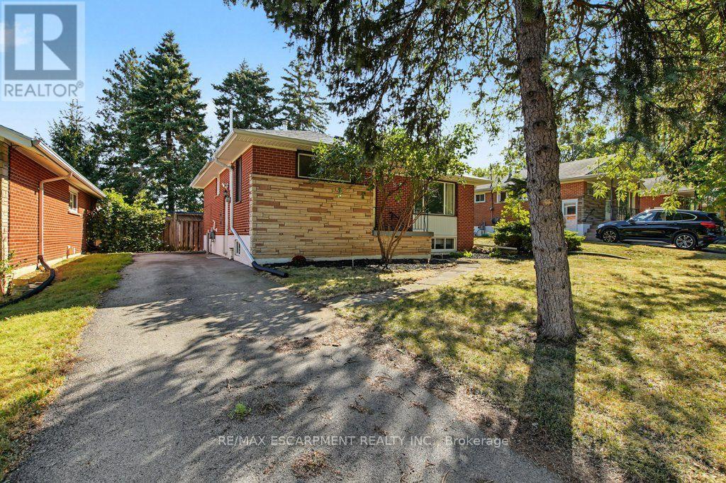 15 Carwyn Crescent, Hamilton, ON