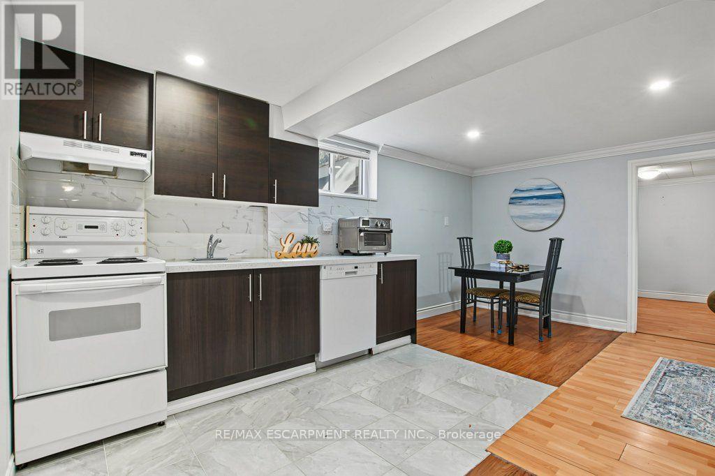 15 Carwyn Crescent, Hamilton, ON