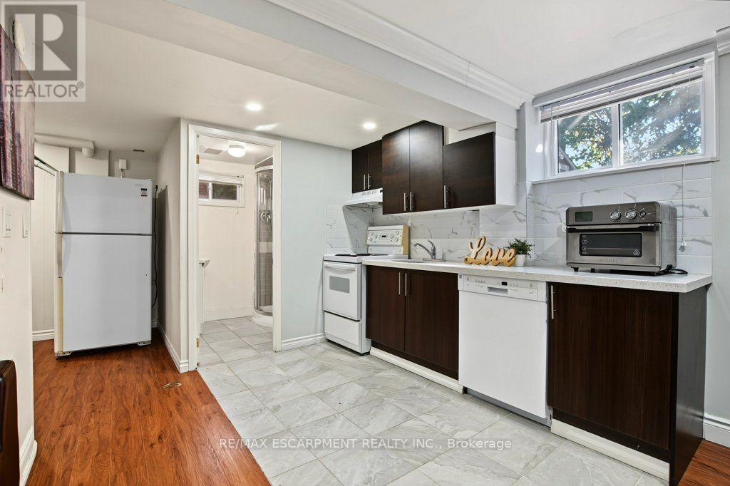 15 Carwyn Crescent, Hamilton, ON
