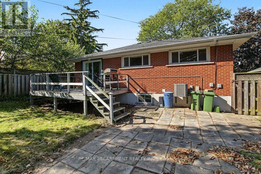 15 Carwyn Crescent, Hamilton, ON