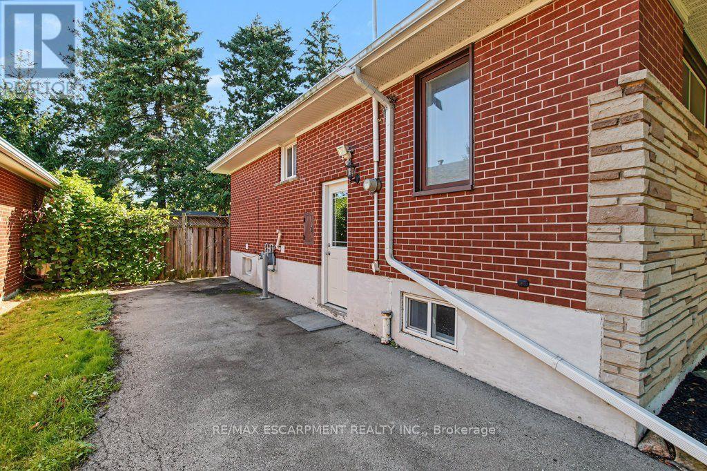 15 Carwyn Crescent, Hamilton, ON