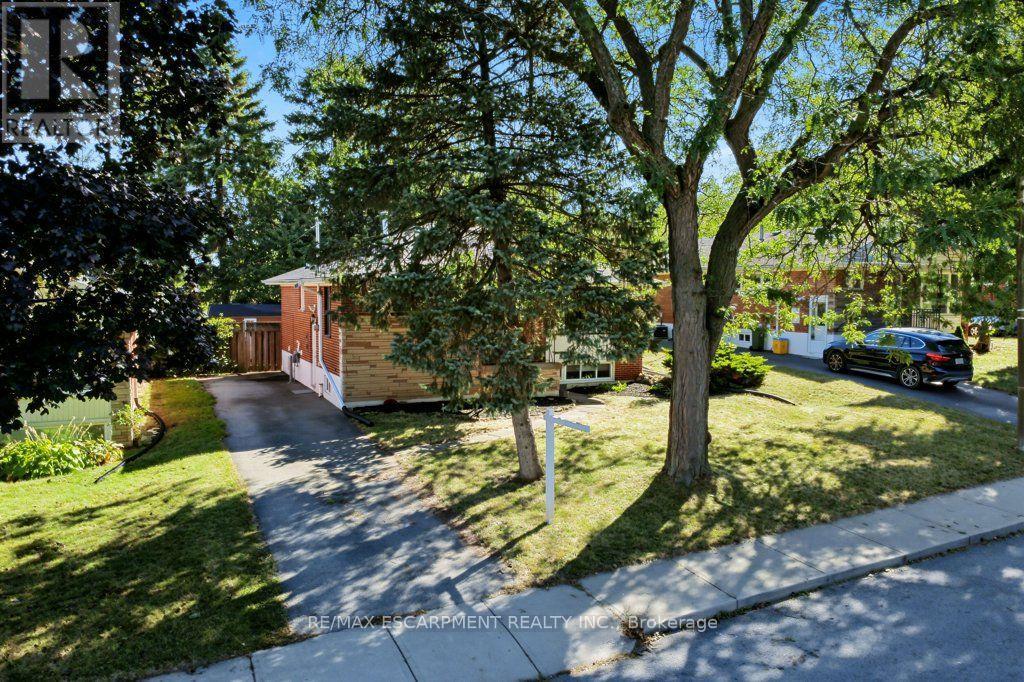 15 Carwyn Crescent, Hamilton, ON