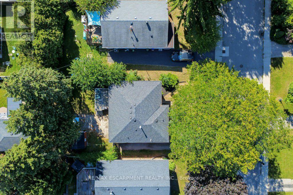 15 Carwyn Crescent, Hamilton, ON