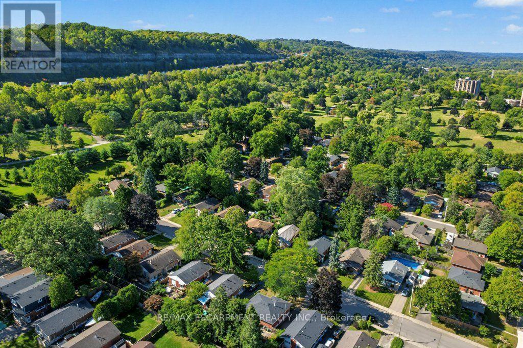 15 Carwyn Crescent, Hamilton, ON