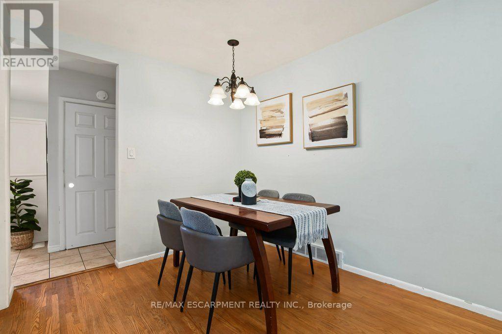 15 Carwyn Crescent, Hamilton, ON