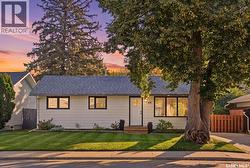49 Mackenzie CRESCENT  Saskatoon, SK S7J 2R4