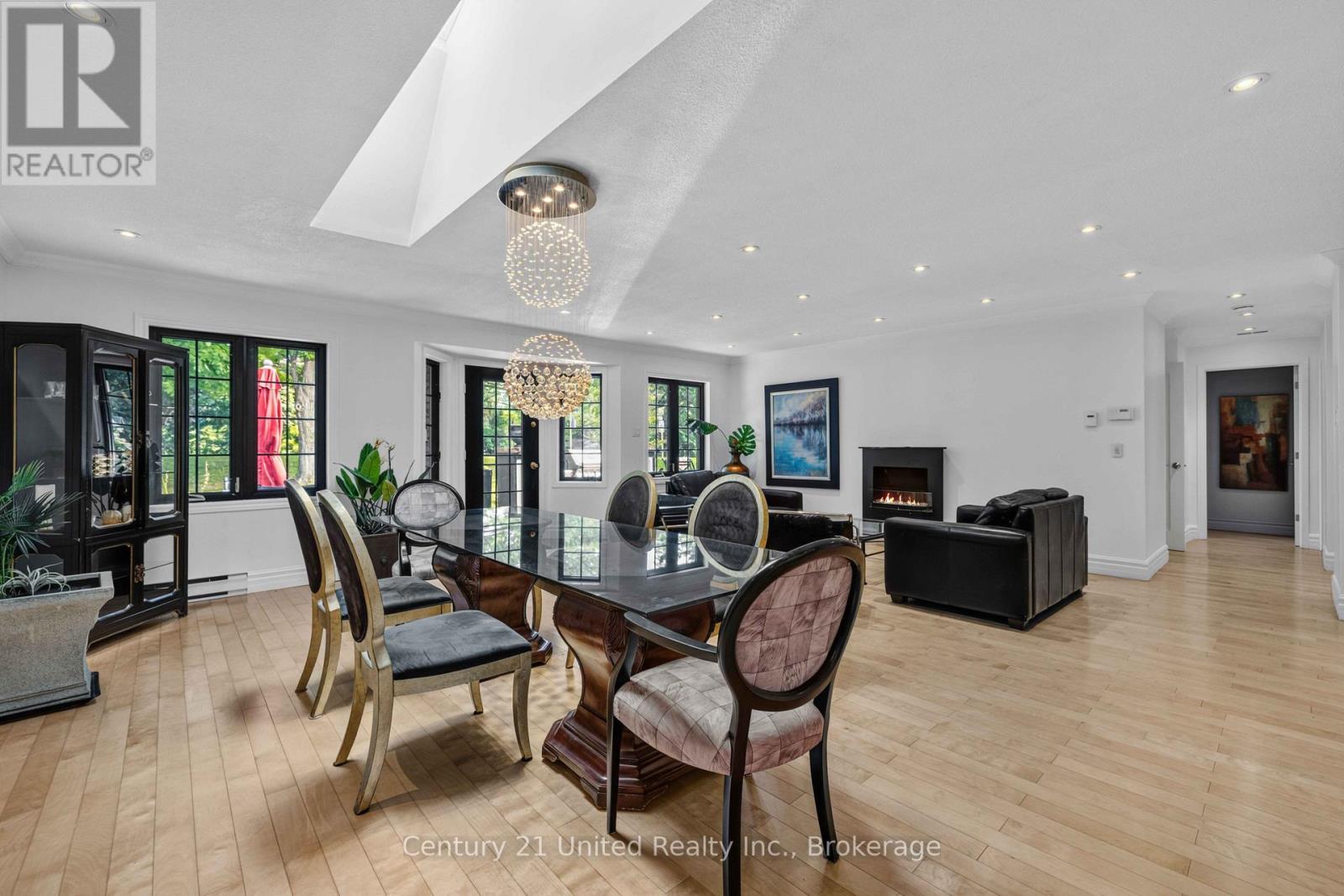 4 - 2 Paddock Wood, Peterborough (Ashburnham Ward 4), ON