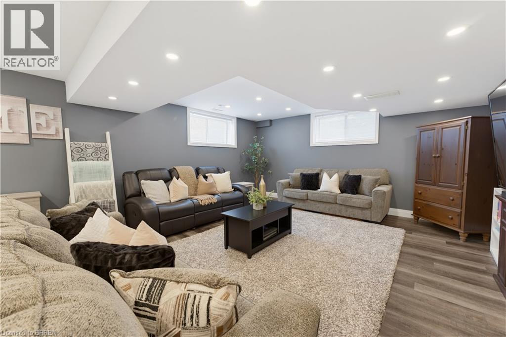 21 Irongate Drive, Paris, ON
