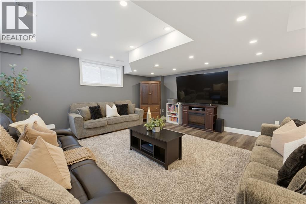 21 Irongate Drive, Paris, ON