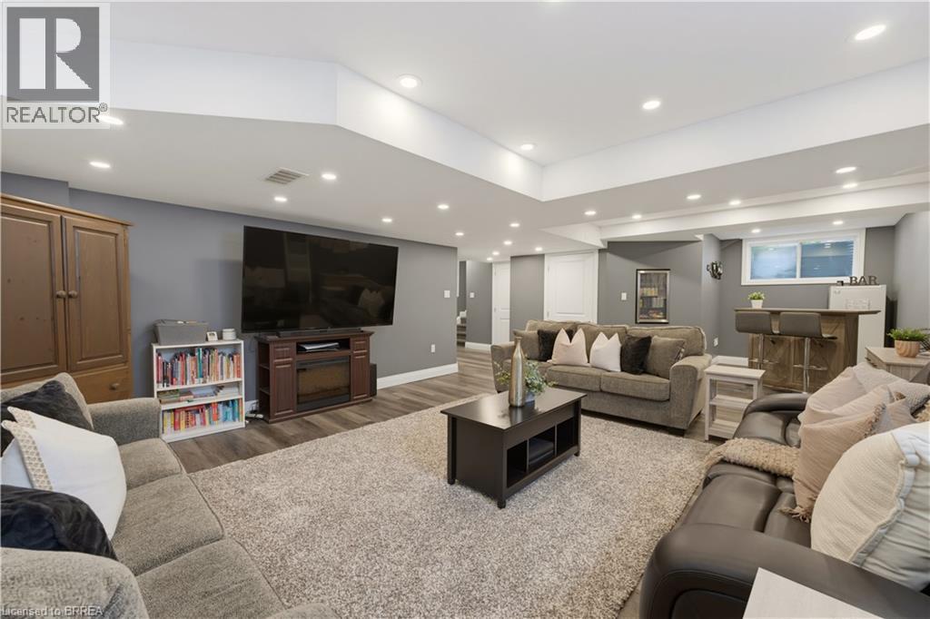 21 Irongate Drive, Paris, ON