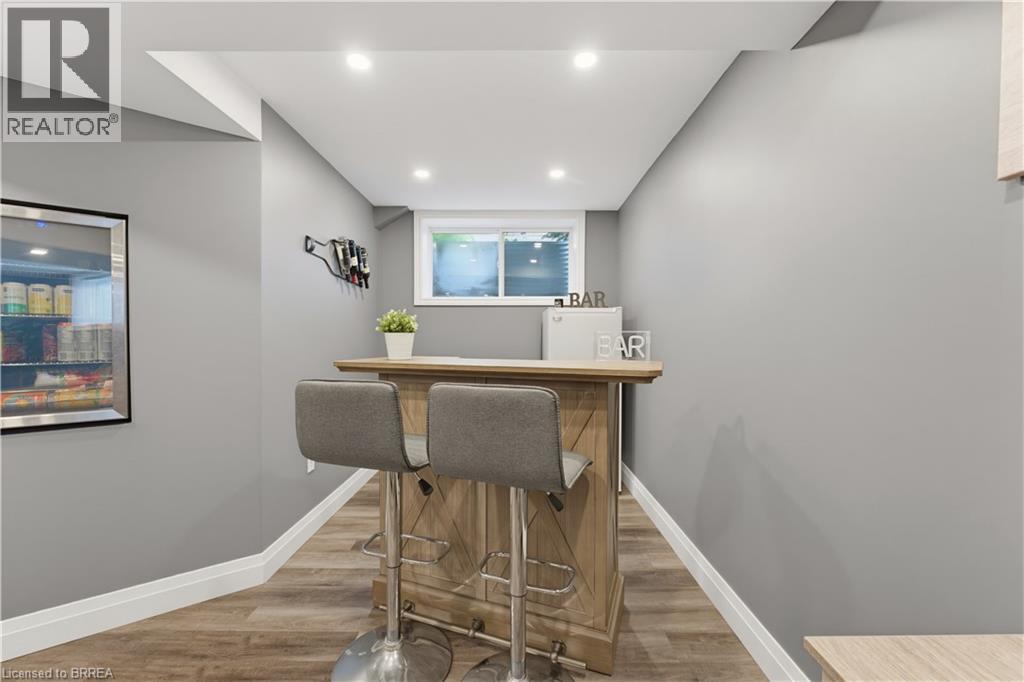 21 Irongate Drive, Paris, ON