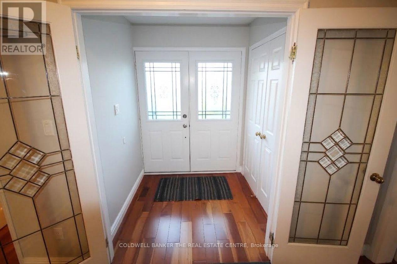 Entry - 11 Ramsden Crescent, East Gwillimbury, ON