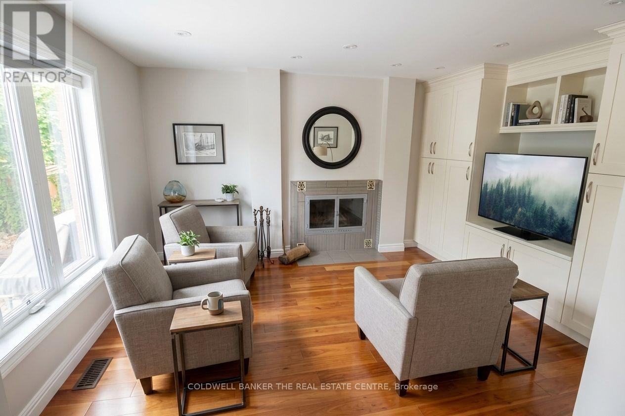 Family Room - 11 Ramsden Crescent, East Gwillimbury, ON