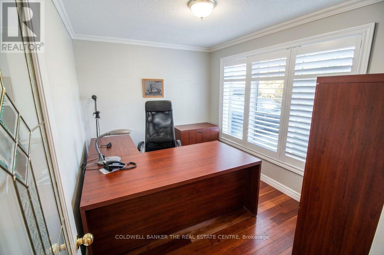 Office - 11 Ramsden Crescent, East Gwillimbury, ON