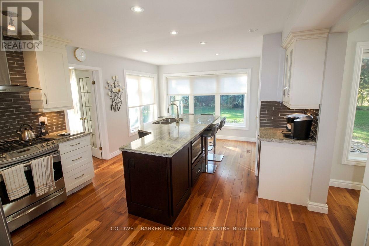 Kitchen - 11 Ramsden Crescent, East Gwillimbury, ON