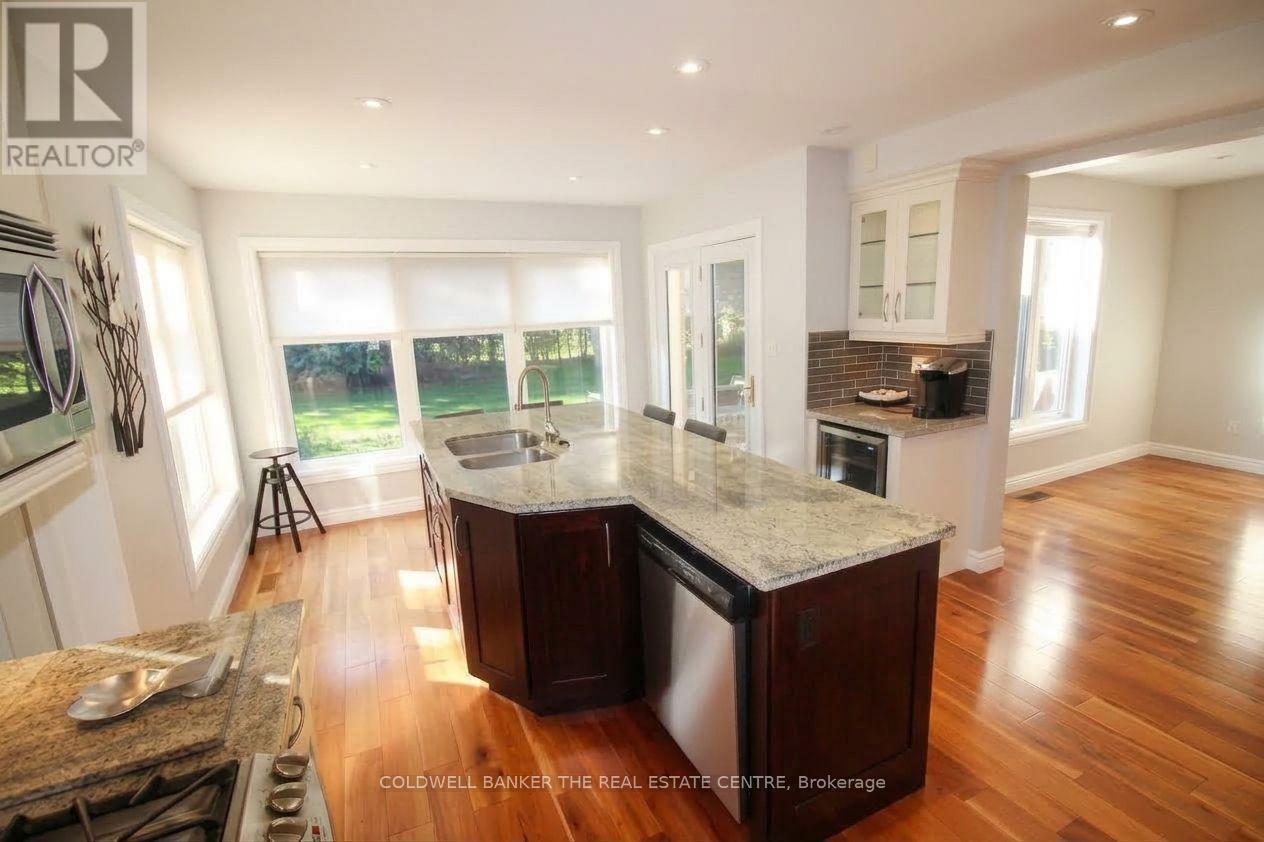 Kitchen - 11 Ramsden Crescent, East Gwillimbury, ON