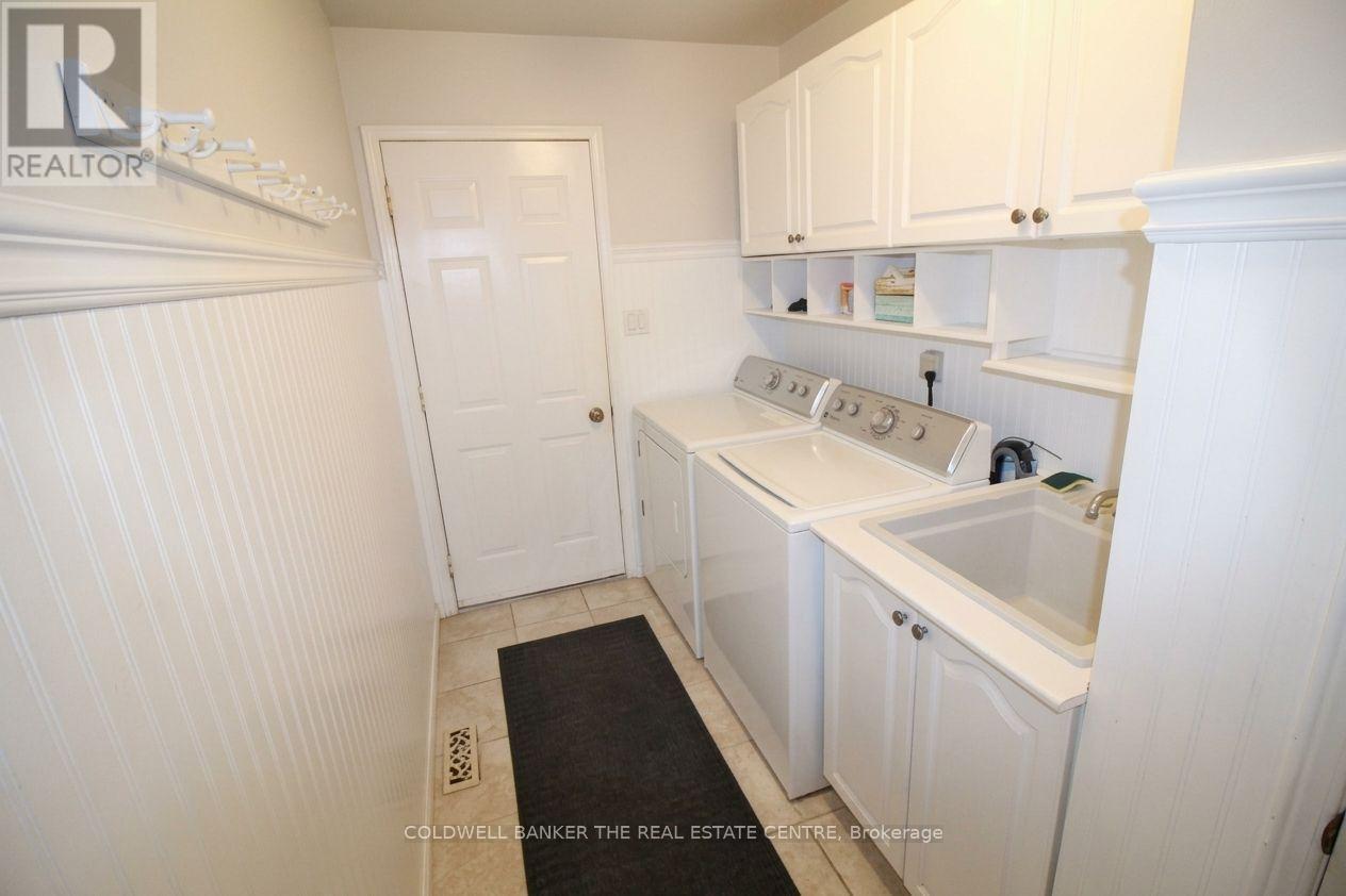 Laundry - 11 Ramsden Crescent, East Gwillimbury, ON