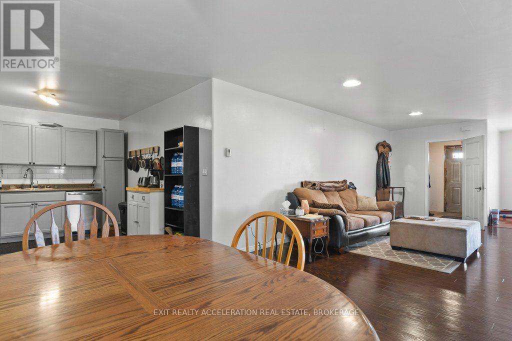 6715 County Rd 2, Loyalist (Lennox And Addington - South), ON