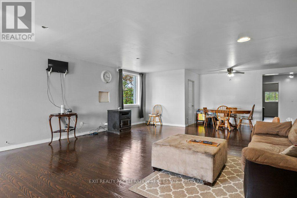 6715 County Rd 2, Loyalist (Lennox And Addington - South), ON