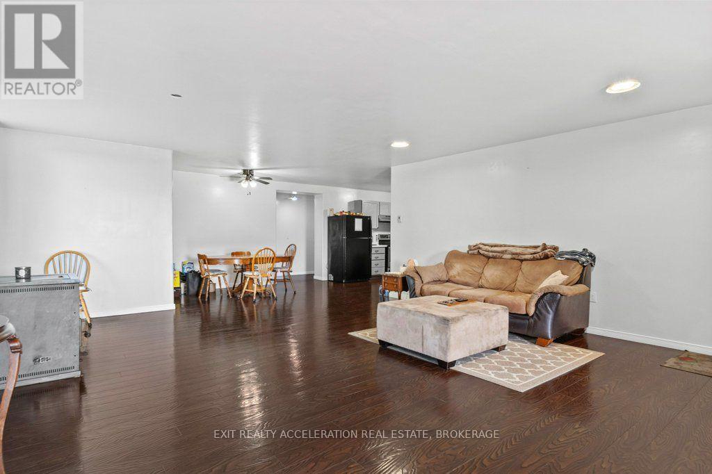 6715 County Rd 2, Loyalist (Lennox And Addington - South), ON