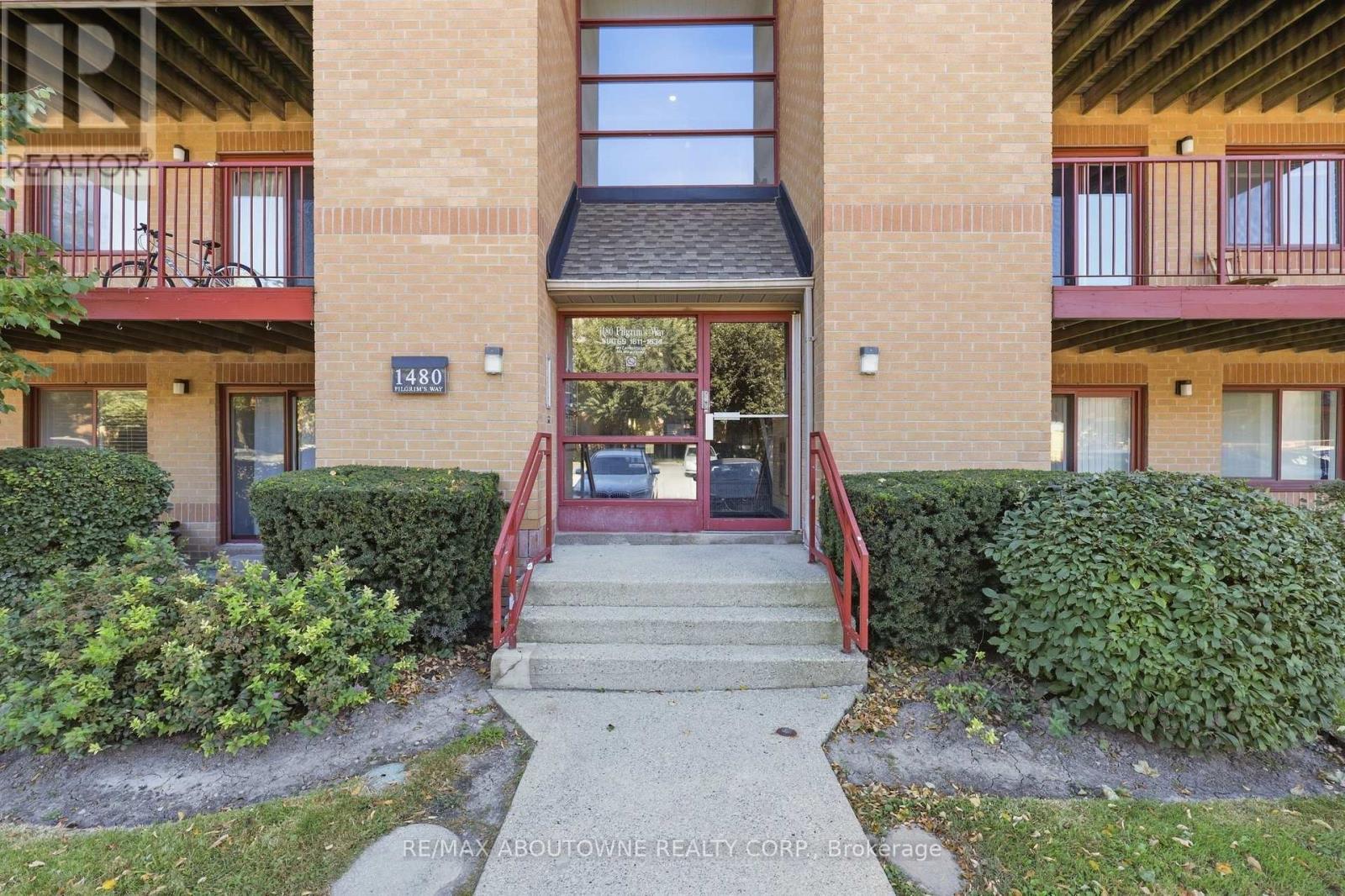 1611 - 1480 Pilgrims Way, Oakville, ON