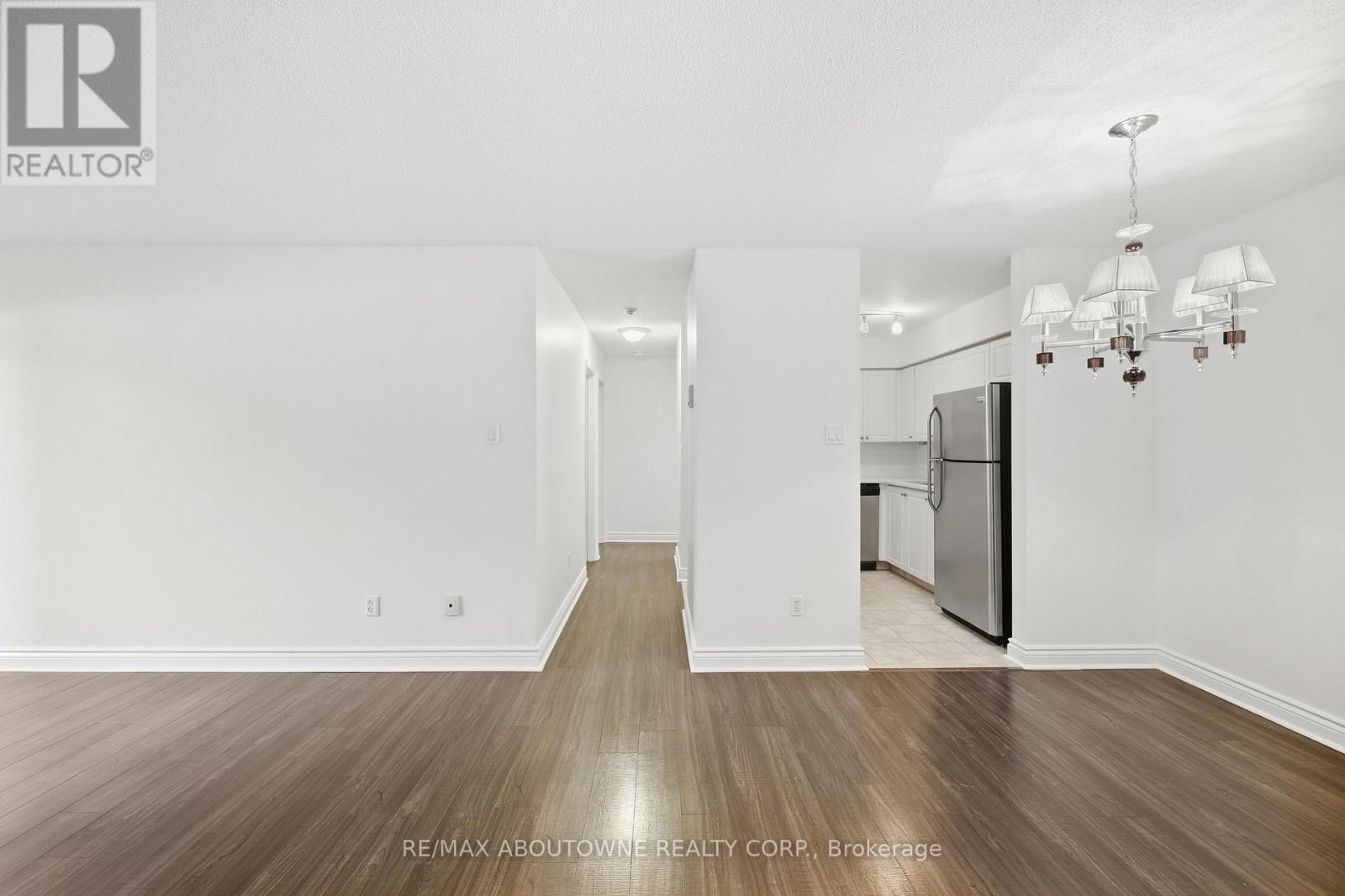 1611 - 1480 Pilgrims Way, Oakville, ON
