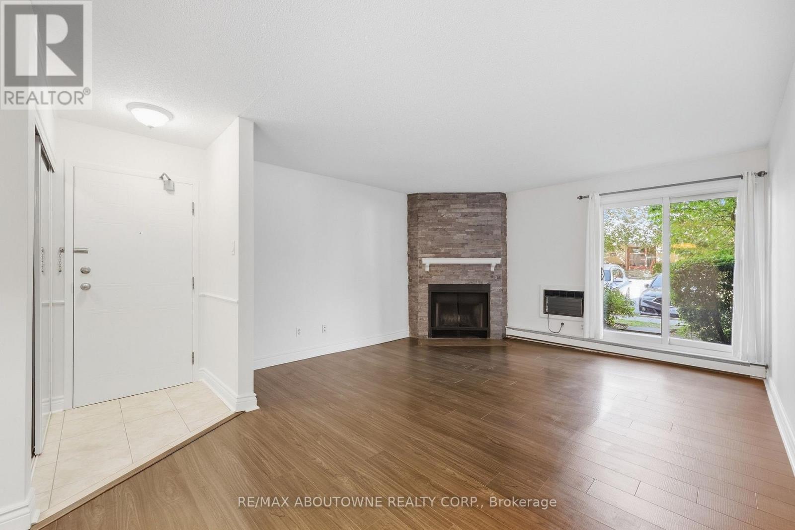 1611 - 1480 Pilgrims Way, Oakville, ON