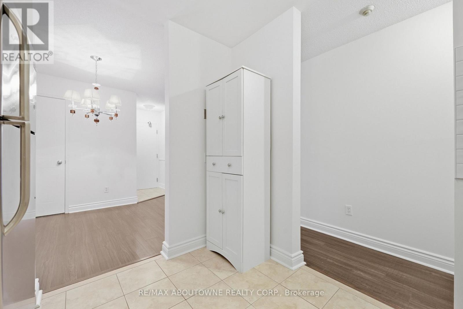 1611 - 1480 Pilgrims Way, Oakville, ON