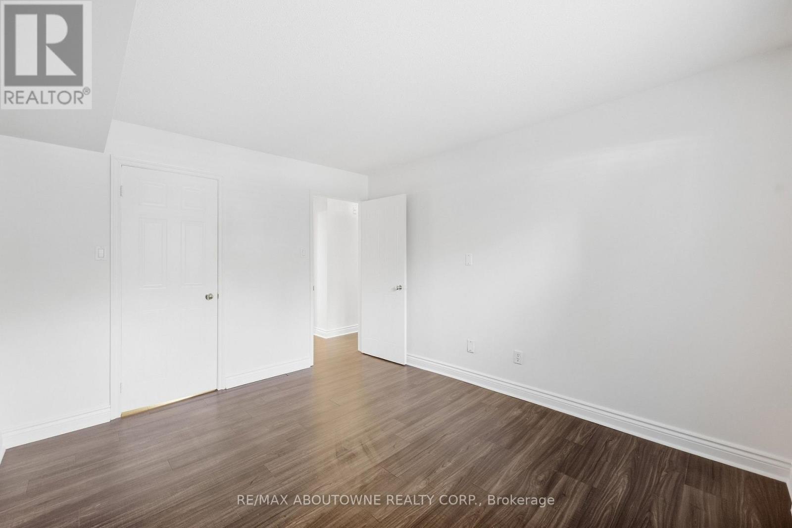 1611 - 1480 Pilgrims Way, Oakville, ON