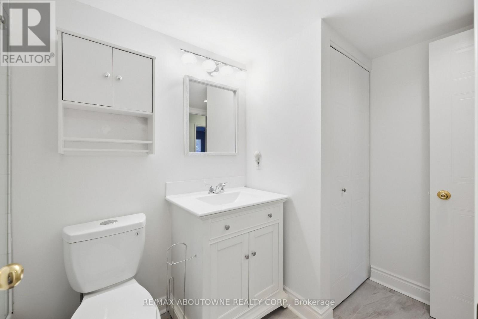 1611 - 1480 Pilgrims Way, Oakville, ON