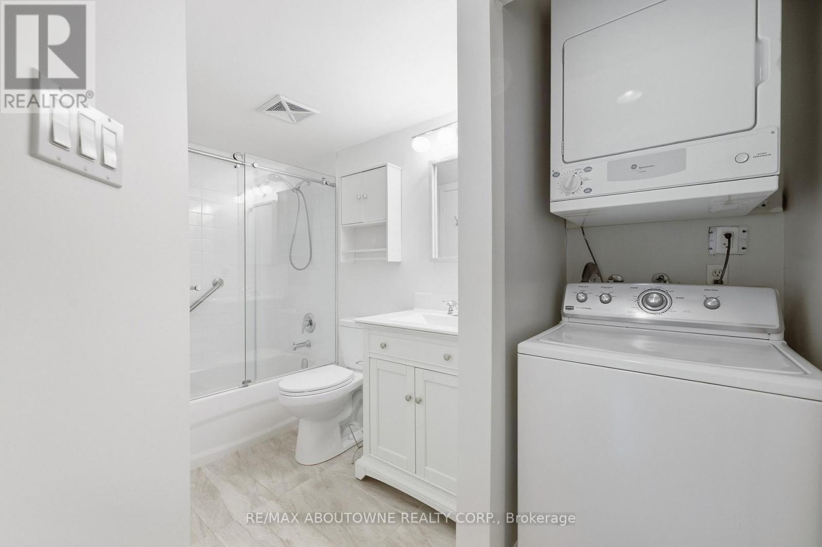 1611 - 1480 Pilgrims Way, Oakville, ON