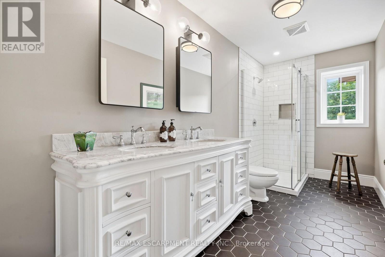 18 Blackberry Place, Hamilton, ON