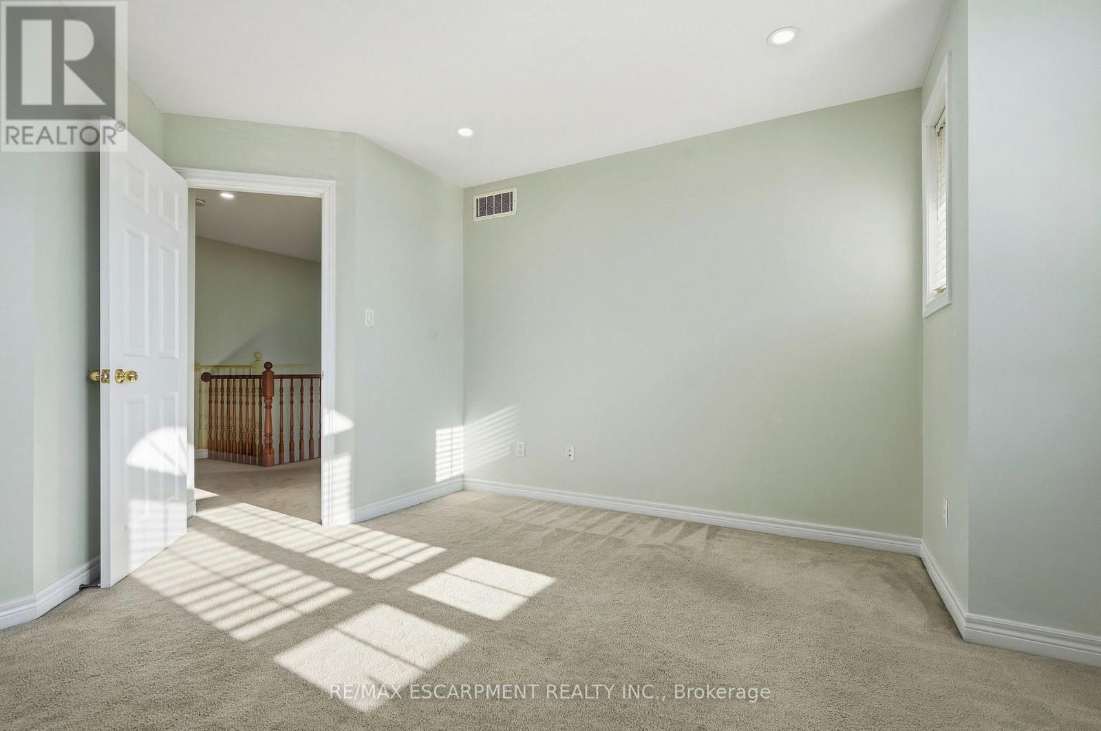 31 Peachwood Crescent, Hamilton, ON