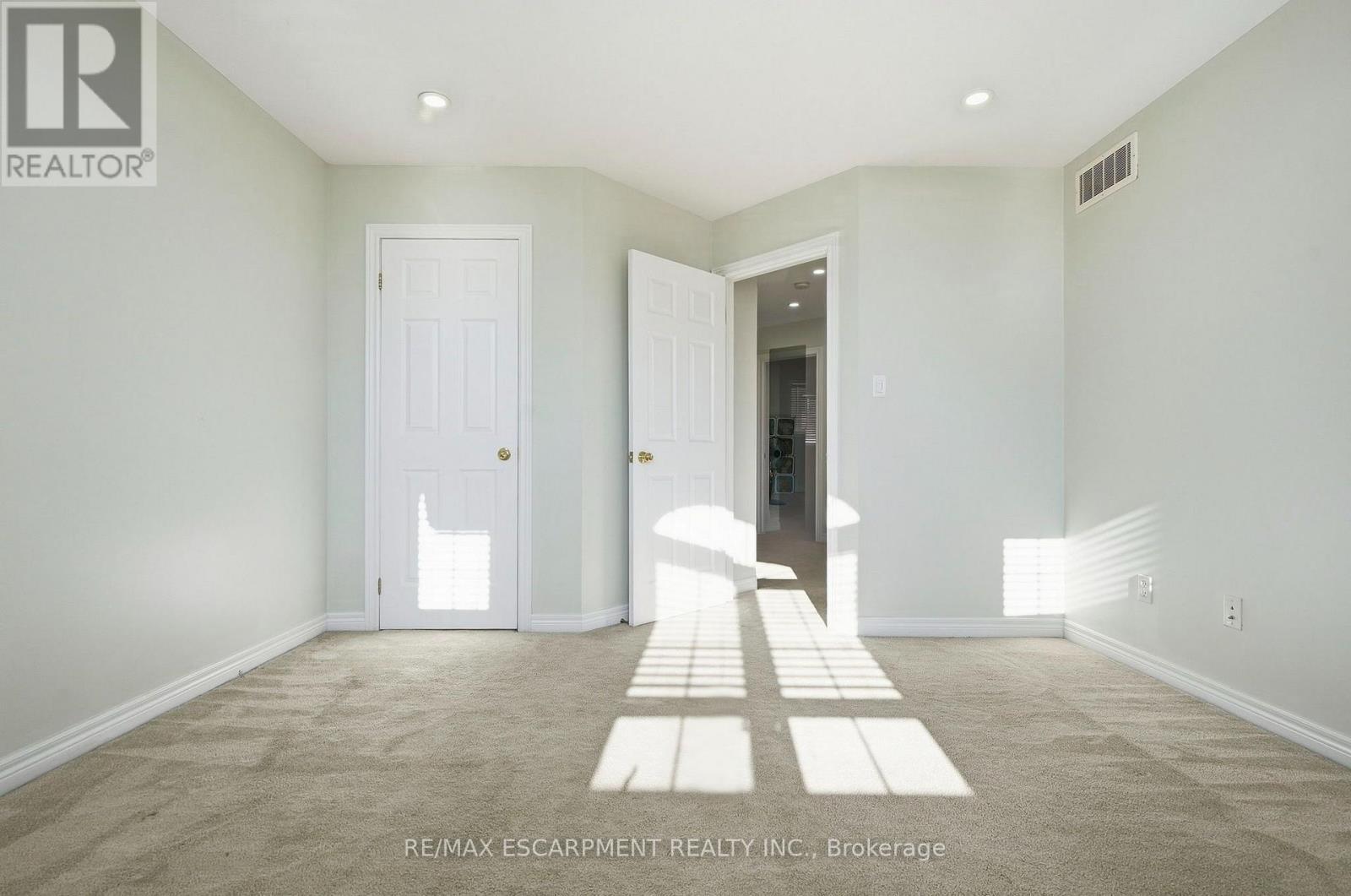 31 Peachwood Crescent, Hamilton, ON