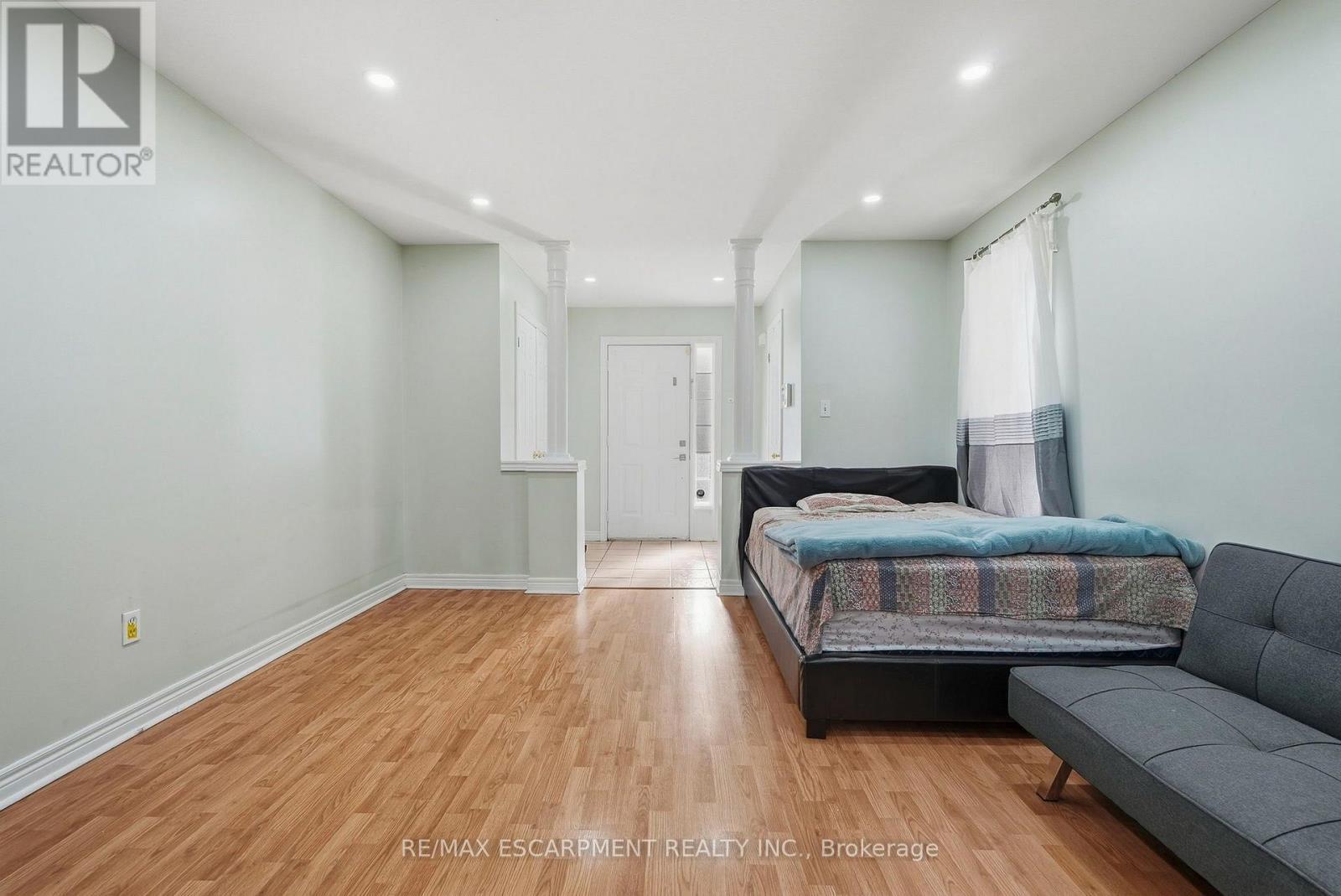 31 Peachwood Crescent, Hamilton, ON