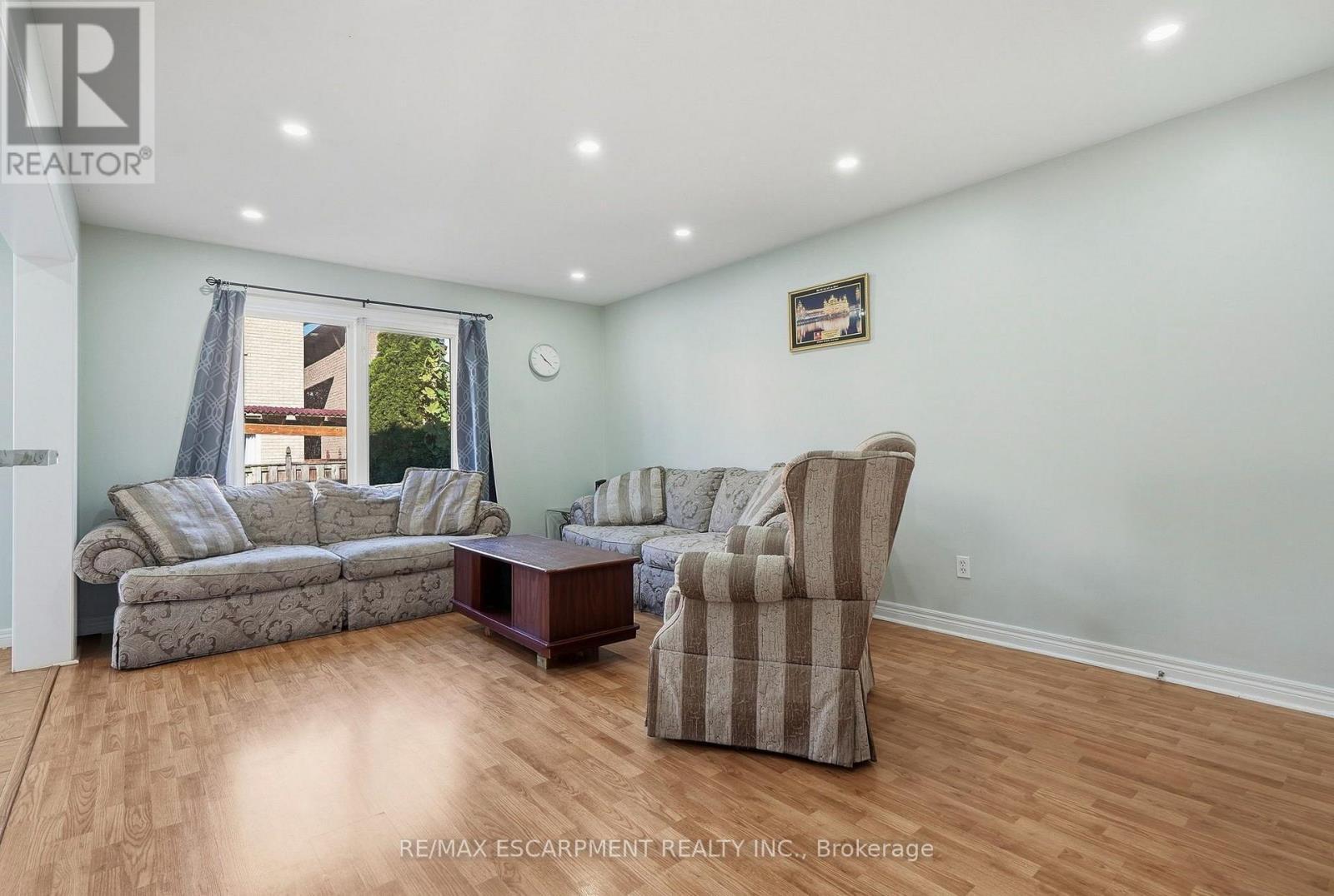 31 Peachwood Crescent, Hamilton, ON