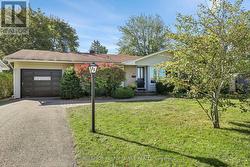 25 THORNCLIFF PLACE Ottawa, ON K2H 6L4