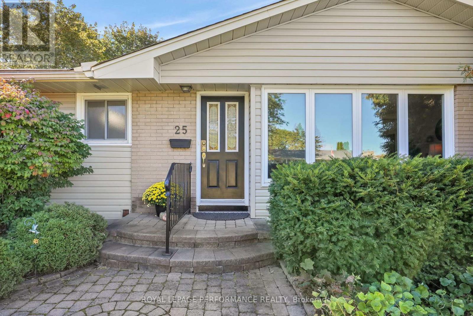 25 Thorncliff Place, Ottawa, ON