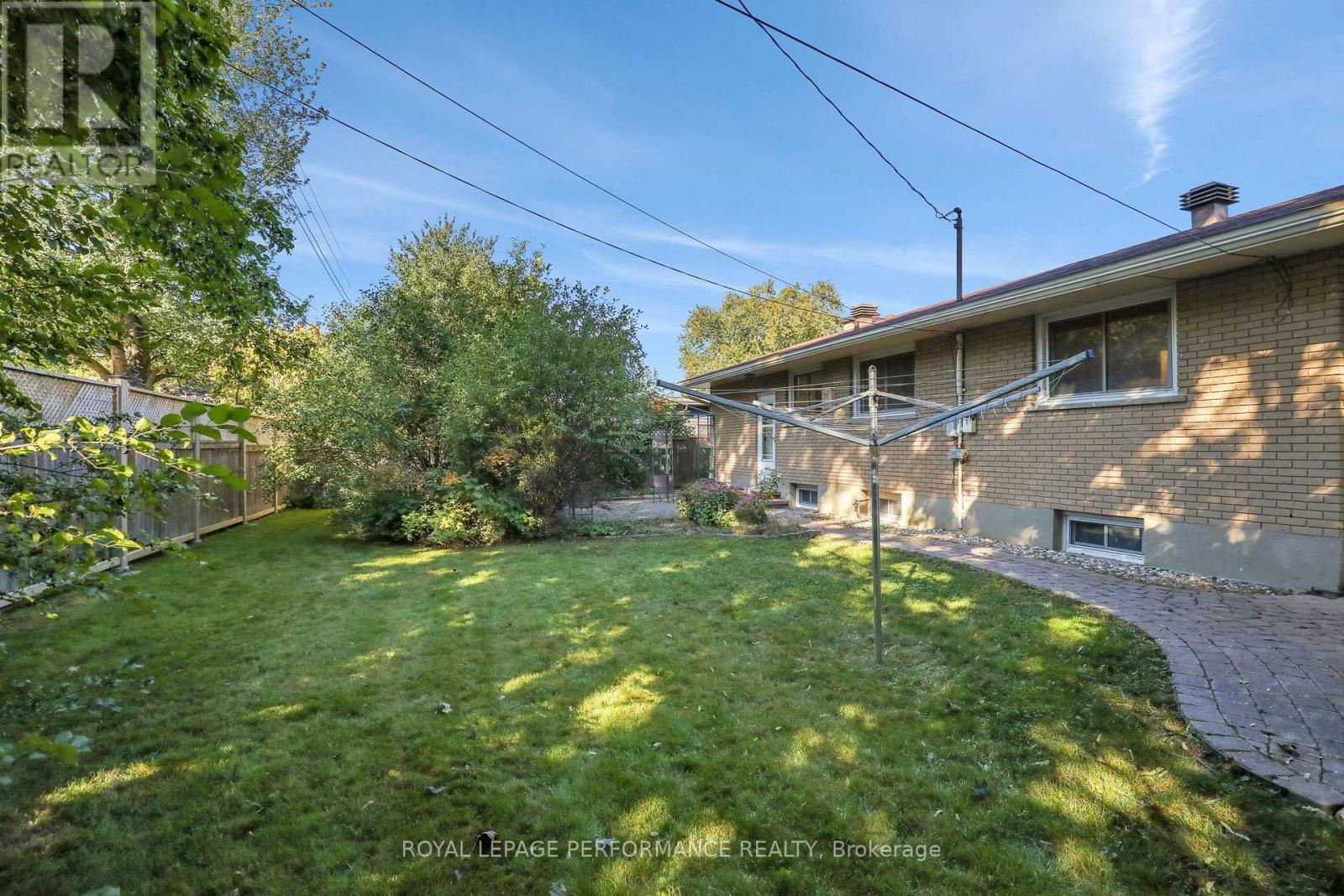 25 Thorncliff Place, Ottawa, ON