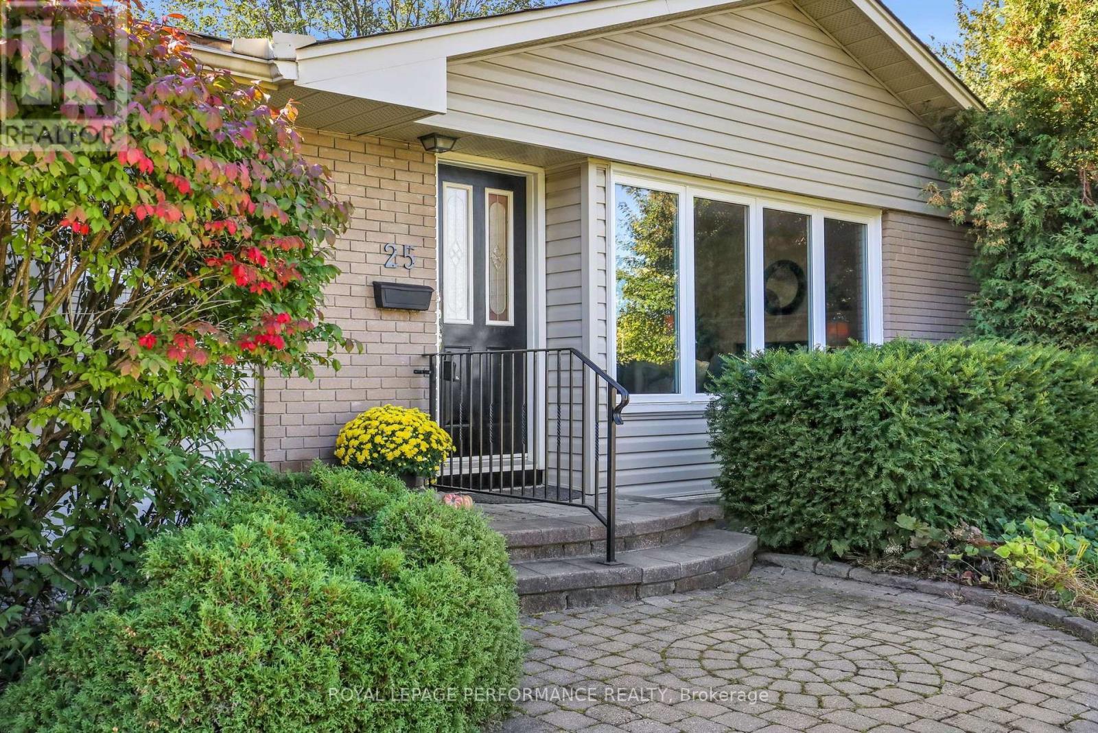 25 Thorncliff Place, Ottawa, ON