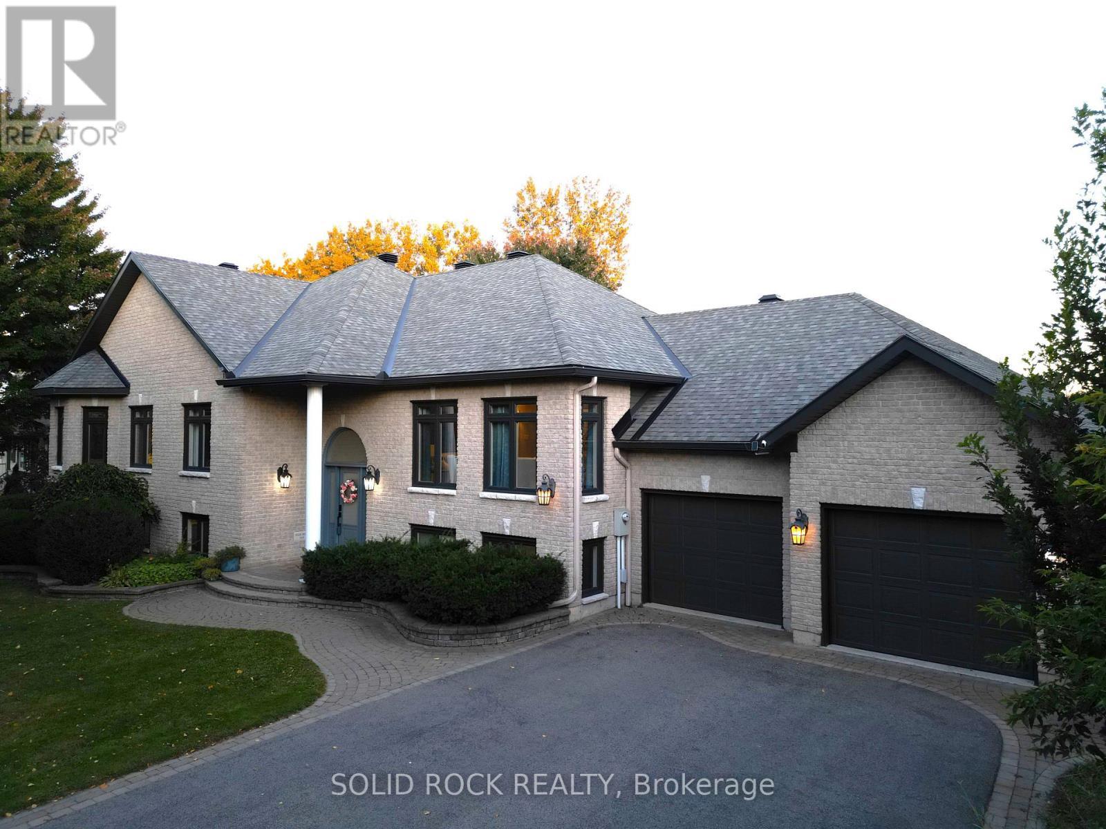 7040 Donwel Drive, Ottawa, ON