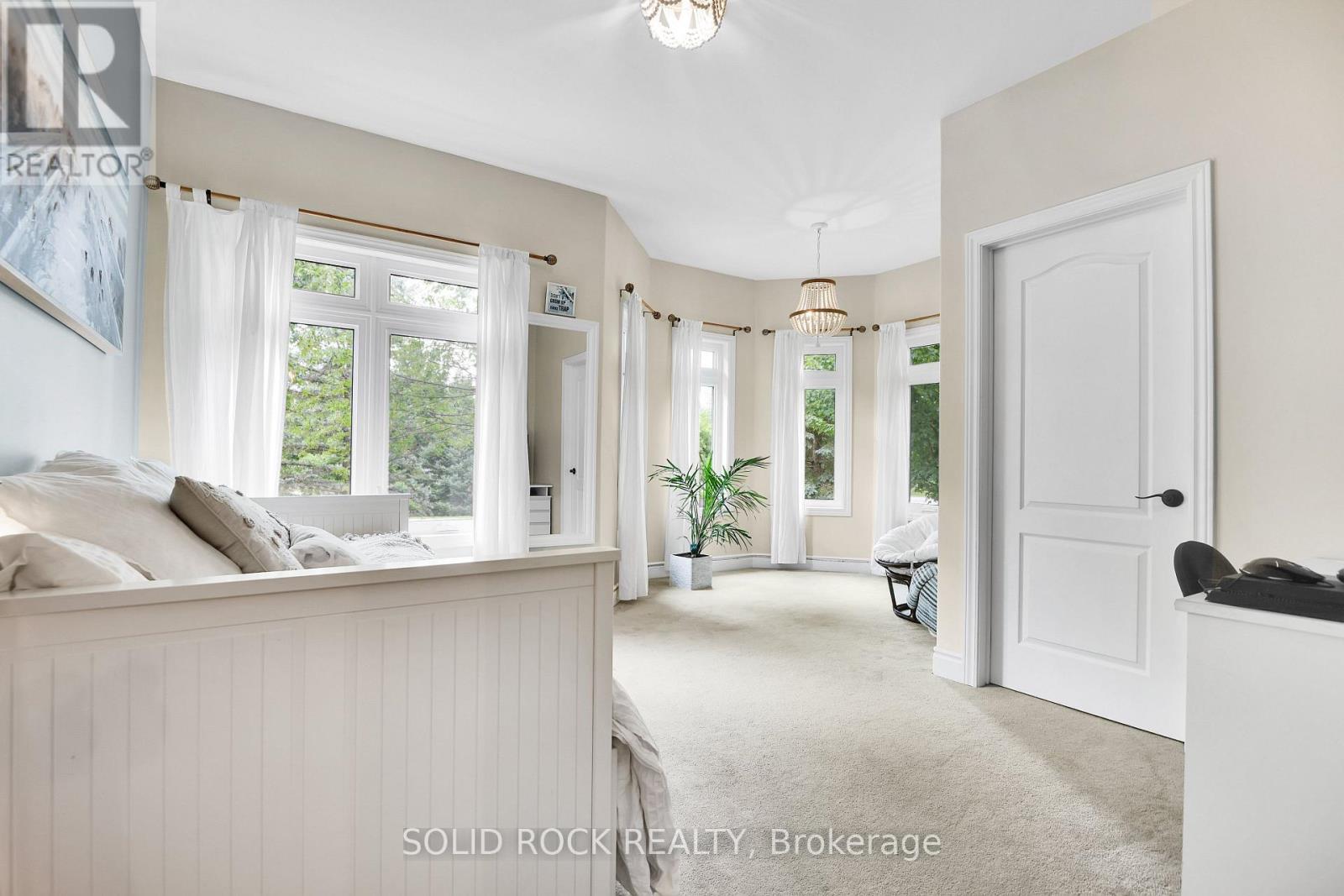 2nd Bedroom with Turret - 7040 Donwel Drive, Ottawa, ON