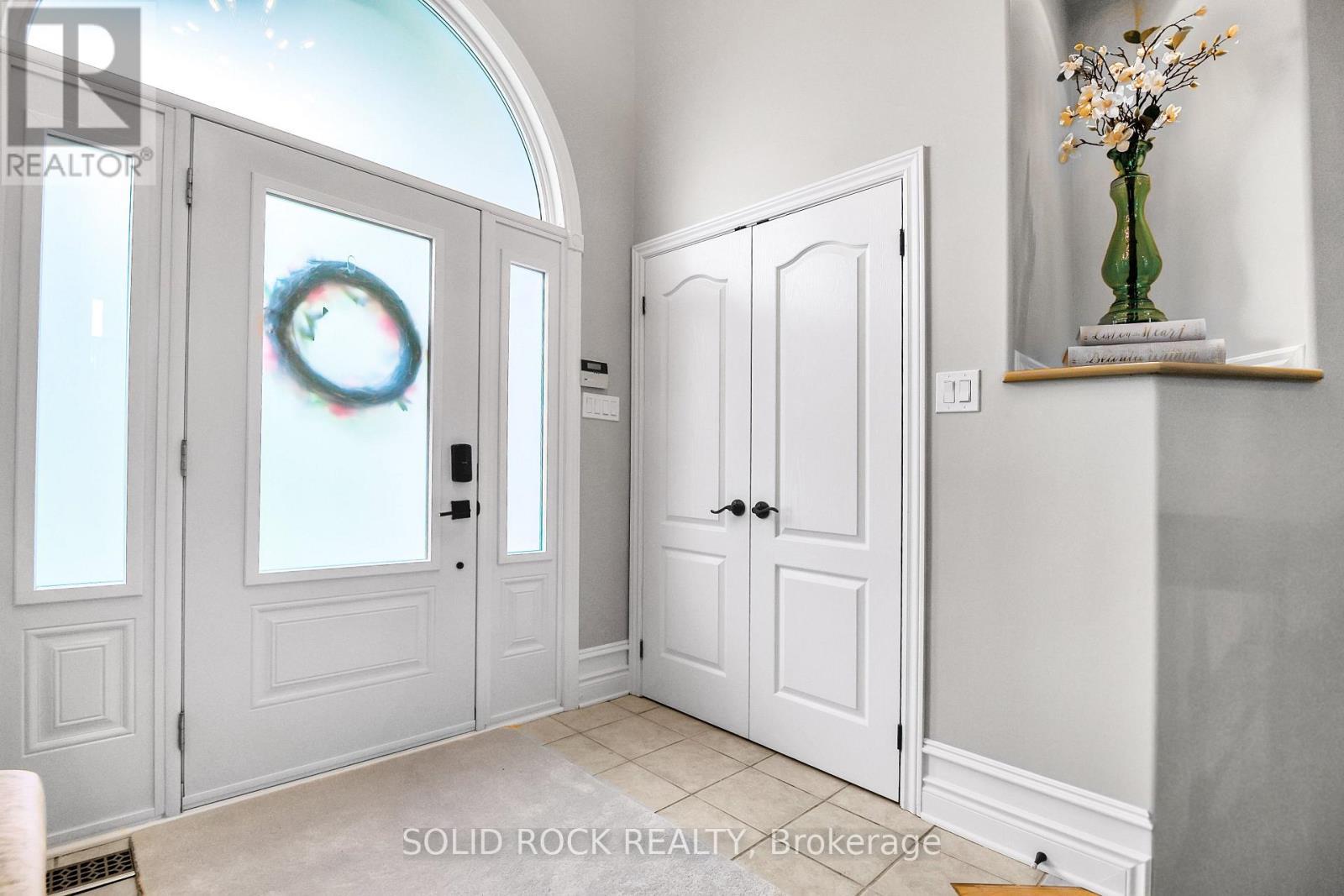 Bright Entrance with Large Closet - 7040 Donwel Drive, Ottawa, ON
