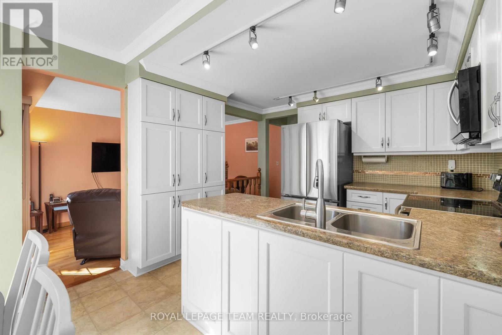 67 Holitman Drive, Ottawa, ON