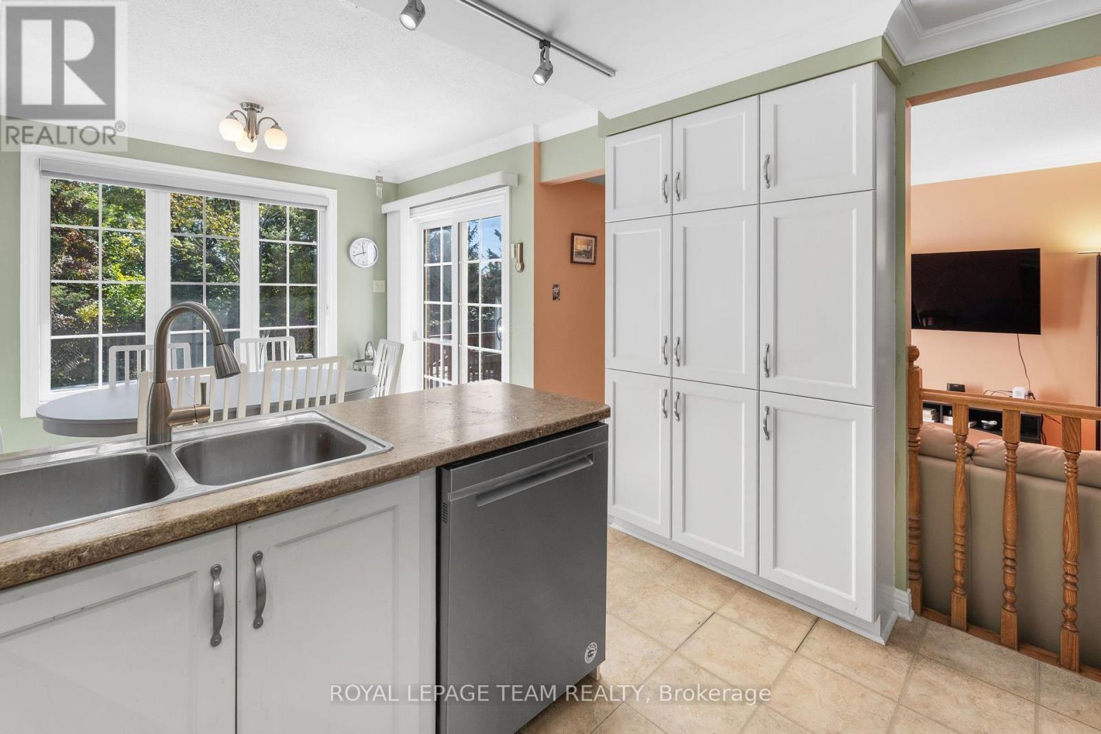 67 Holitman Drive, Ottawa, ON