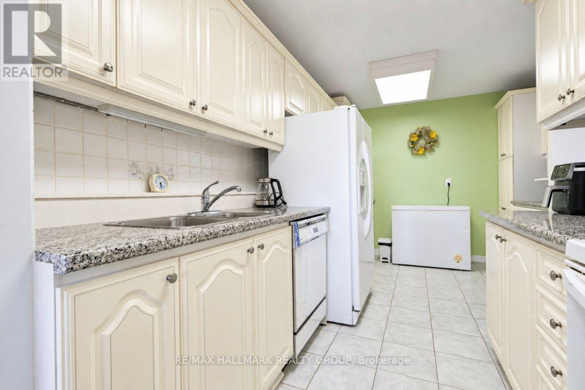 810 - 515 St Laurent Boulevard, Ottawa, ON