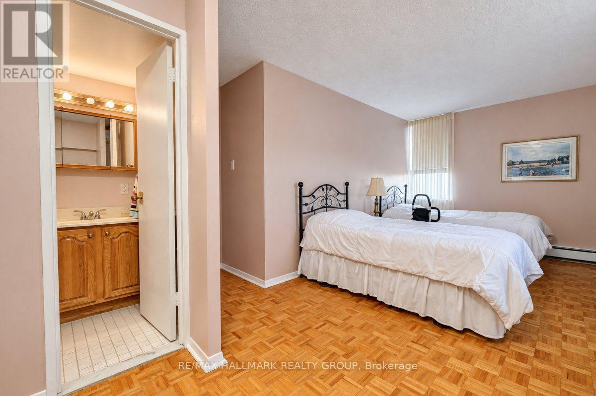 810 - 515 St Laurent Boulevard, Ottawa, ON