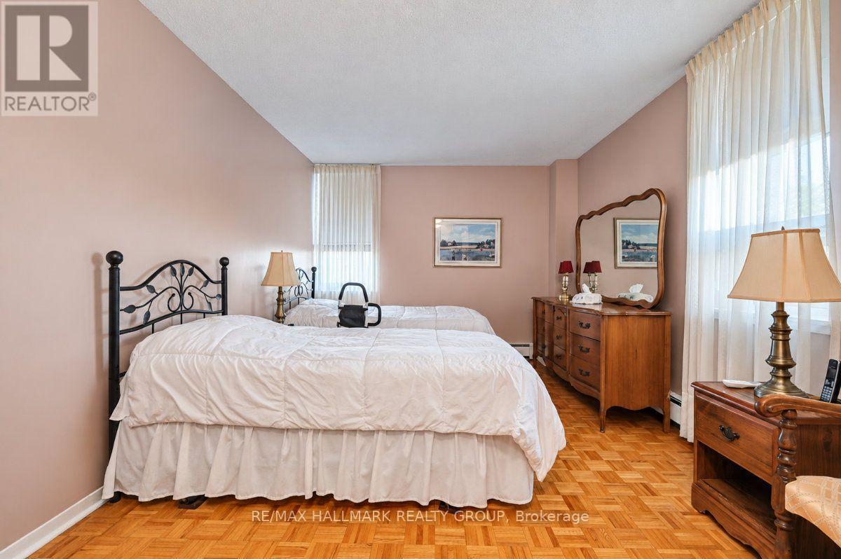 810 - 515 St Laurent Boulevard, Ottawa, ON