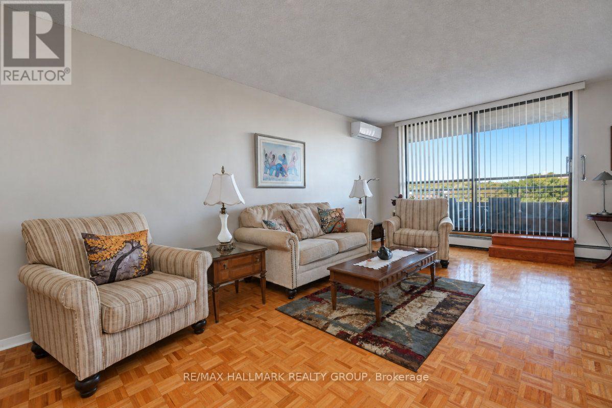 810 - 515 St Laurent Boulevard, Ottawa, ON